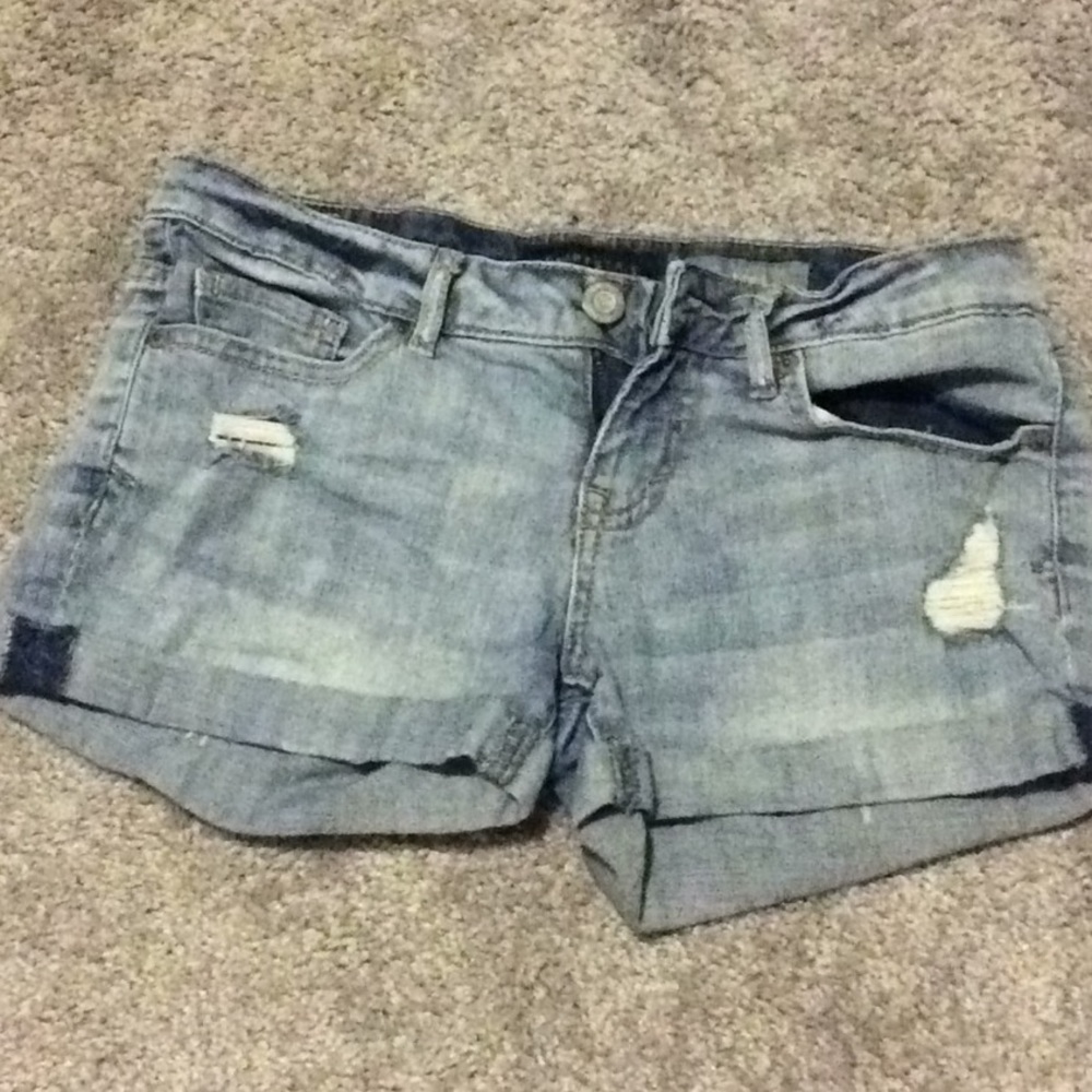 Light wash Aéropostale midi shorts